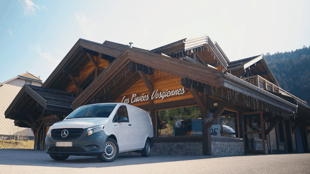 Mercedes-Benz eVito devant Les Cuvées Vosgiennes