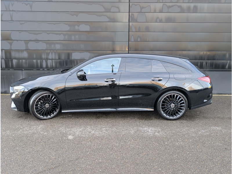 Image Mercedes-Benz CLA 180 d Shooting Brake AMG Line TO  SIEGES ELECTRIQUES MEMOIRES CHAUFFANTS CAMERA 360 HUD MULTIBEAM SO