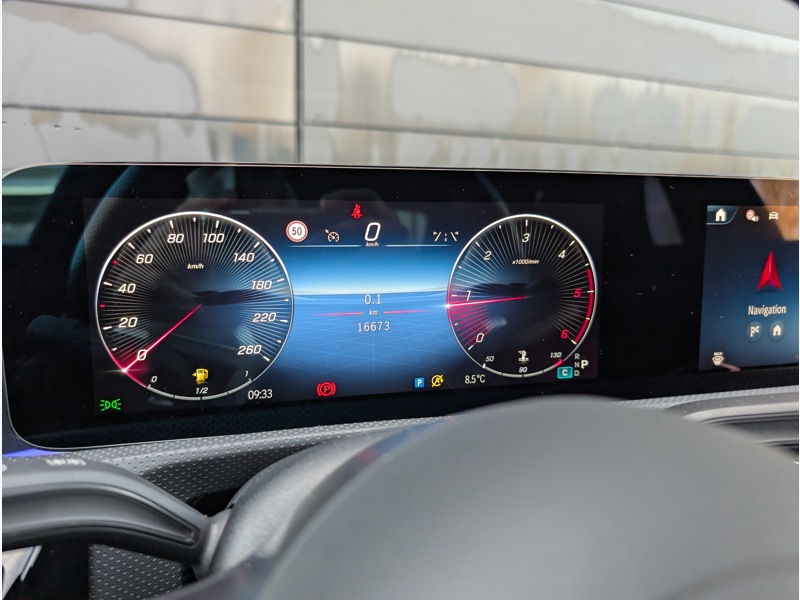 Image Mercedes-Benz CLA 180 d Shooting Brake AMG Line TO  SIEGES ELECTRIQUES MEMOIRES CHAUFFANTS CAMERA 360 HUD MULTIBEAM SO