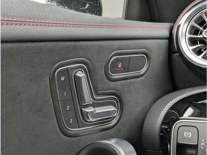 Image Mercedes-Benz CLA 180 d Shooting Brake AMG Line TO  SIEGES ELECTRIQUES MEMOIRES CHAUFFANTS CAMERA 360 HUD MULTIBEAM SO