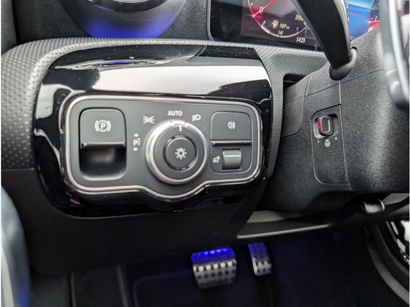 Image Mercedes-Benz CLA 180 Shooting Brake AMG Line TO SIEGES ELECTRIQUES MEMOIRES CHAUFFANTS MULTIBEAM CAMERA 360 HUD