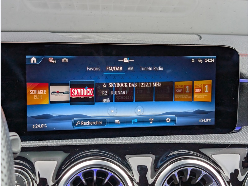 Image Mercedes-Benz CLA 180 Shooting Brake AMG Line TO SIEGES ELECTRIQUES MEMOIRES CHAUFFANTS MULTIBEAM CAMERA 360 HUD