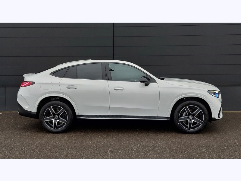 Image Mercedes-Benz GLC COUPÉ GLC 300 e Hybrid EQ 4MATIC Coupé AMG Line Pack d'assistance à la conduite Plus  Pack Sport Noir AMG 