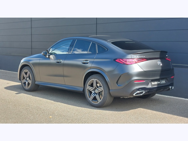 Image Mercedes-Benz GLC COUPÉ GLC 220 d 4MATIC Coupé AMG Line Pack d'assistance à la conduite Plus  Pack Sport Black Apple CarPlay