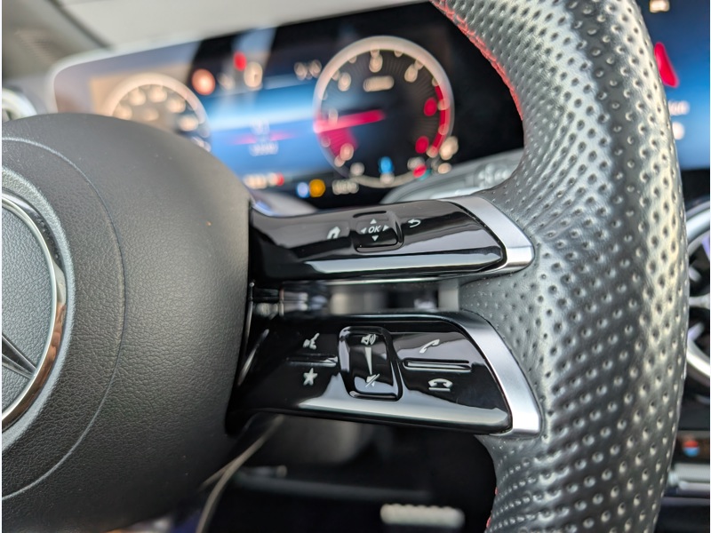 Image Mercedes-Benz GLA 200 d  AMG LINE TO SIEGES AVANTS ELECTRIQUES MEMOIRES CHAUFFANTS CAMERA 360° MULTIBEAM HUD REALITE A