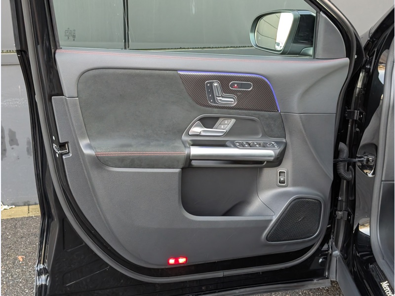 Image Mercedes-Benz GLA 200 d  AMG LINE TO SIEGES AVANTS ELECTRIQUES MEMOIRES CHAUFFANTS CAMERA 360° MULTIBEAM HUD REALITE A