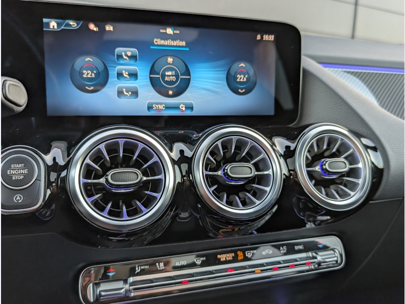 Image Mercedes-Benz GLA 200 d  AMG LINE TO SIEGES AVANTS ELECTRIQUES MEMOIRES CHAUFFANTS CAMERA 360° MULTIBEAM HUD REALITE A