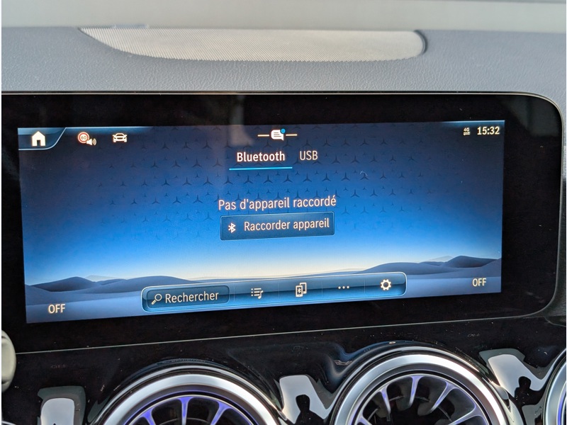 Image Mercedes-Benz GLA 200 d  AMG LINE TO SIEGES AVANTS ELECTRIQUES MEMOIRES CHAUFFANTS CAMERA 360° MULTIBEAM HUD REALITE A