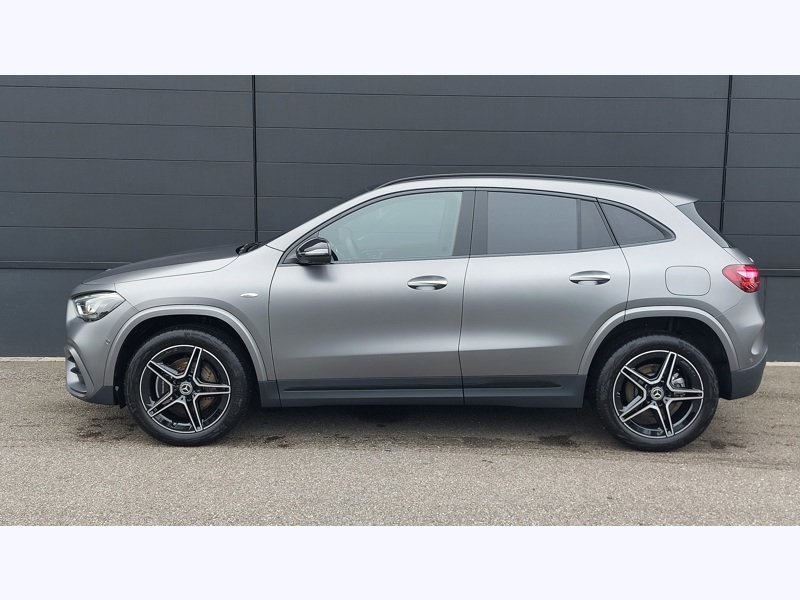 Image Mercedes-Benz GLA 250 e Hybrid EQ AMG Line AMG Line Pack Sport Noir AMG Line Premium Plus Gris montagne magno MANUFACT