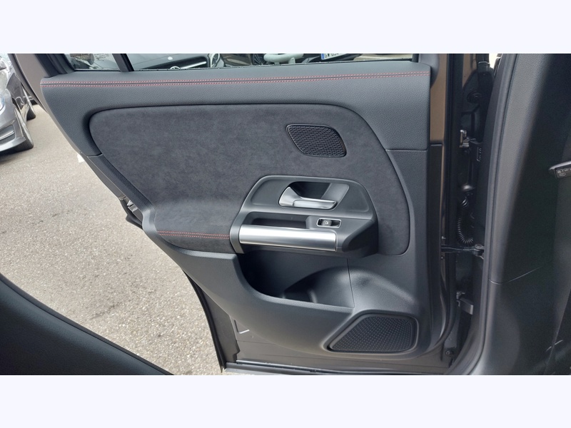 Image Mercedes-Benz GLA 250 e Hybrid EQ AMG Line AMG Line Pack Sport Noir AMG Line Premium Plus Gris montagne magno MANUFACT