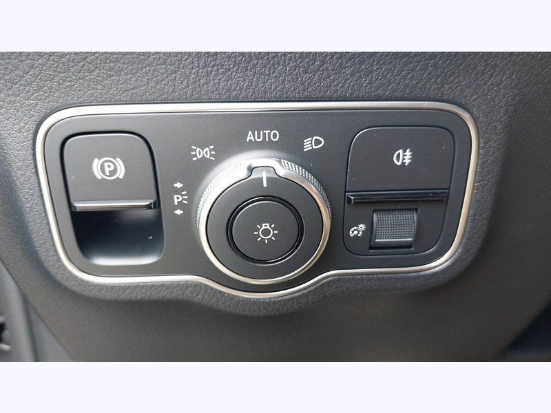 Image Mercedes-Benz GLA 250 e Hybrid EQ AMG Line AMG Line Pack Sport Noir AMG Line Premium Plus Gris montagne magno MANUFACT