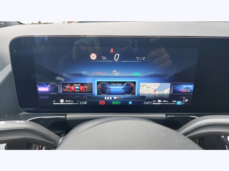 Image Mercedes-Benz GLA 250 e Hybrid EQ AMG Line AMG Line Pack Sport Noir AMG Line Premium Plus Gris montagne magno MANUFACT