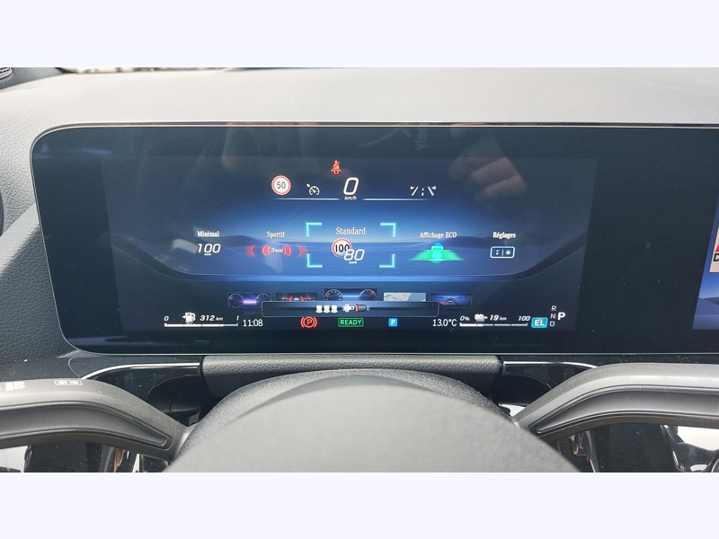 Image Mercedes-Benz GLA 250 e Hybrid EQ AMG Line AMG Line Pack Sport Noir AMG Line Premium Plus Gris montagne magno MANUFACT