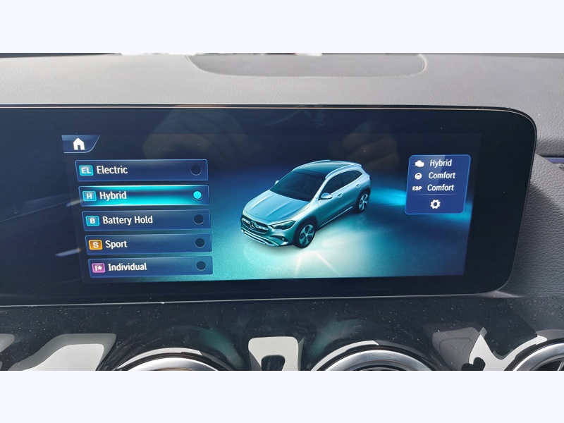 Image Mercedes-Benz GLA 250 e Hybrid EQ AMG Line AMG Line Pack Sport Noir AMG Line Premium Plus Gris montagne magno MANUFACT