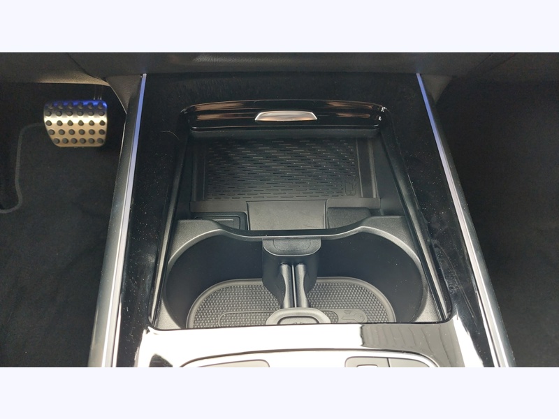 Image Mercedes-Benz GLA 250 e Hybrid EQ AMG Line AMG Line Pack Sport Noir AMG Line Premium Plus Gris montagne magno MANUFACT