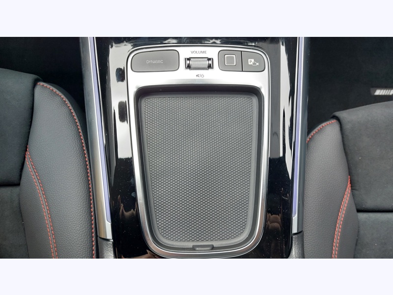 Image Mercedes-Benz GLA 250 e Hybrid EQ AMG Line AMG Line Pack Sport Noir AMG Line Premium Plus Gris montagne magno MANUFACT