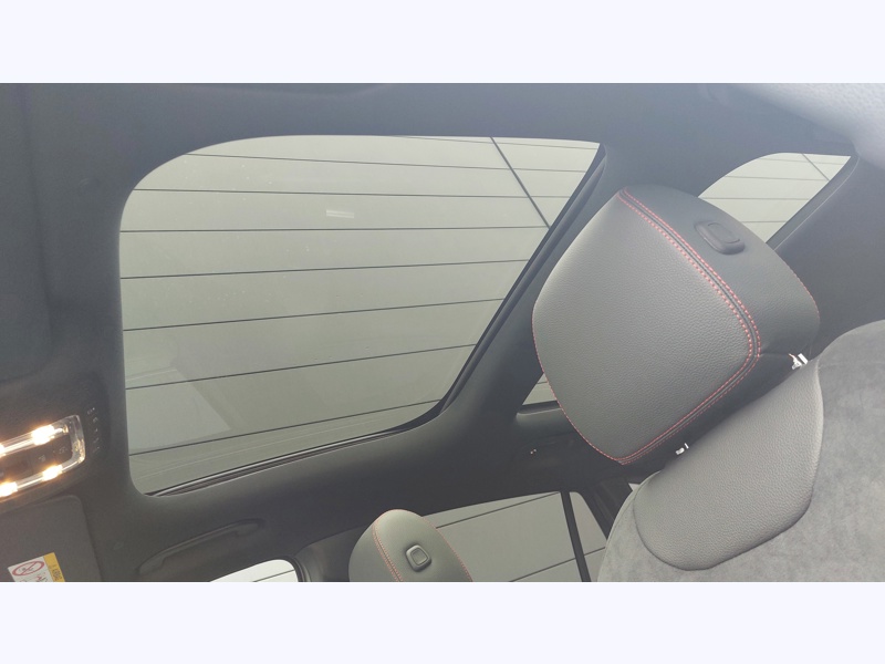 Image Mercedes-Benz GLA 250 e Hybrid EQ AMG Line AMG Line Pack Sport Noir AMG Line Premium Plus Gris montagne magno MANUFACT