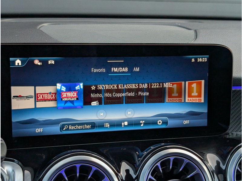 Image Mercedes-Benz GLB 200 d AMG LINE TO SIEGES AVANTS MEMOIRES ELECTRIQUES CHAUFFANTS MULTIBEAM HUD CAMERA 360°