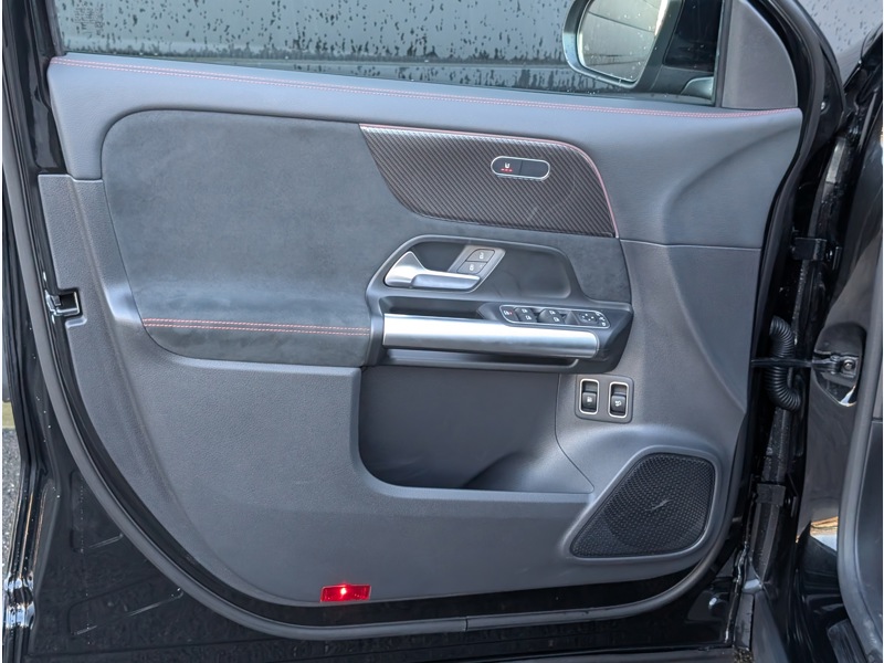 Image Mercedes-Benz GLA 250 e Hybrid EQ  AMG LINE TO SIEGES AVANTS CHAUFFANTS DISTRONIC PLUS SONORISATION ADVANCED INTEGRATI