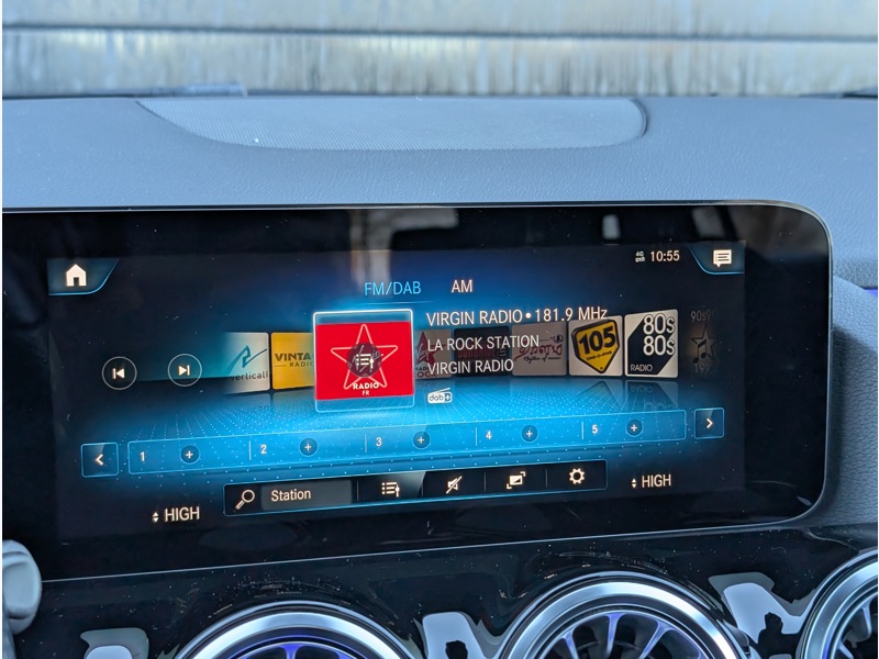 Image Mercedes-Benz GLA 250 e  AMG LINE TO SIEGES AVANTS ELECTRIQUES MEMOIRES CHAUFFANTS MULTIBEAM CAMERA DE RECUL ATTELAGE 