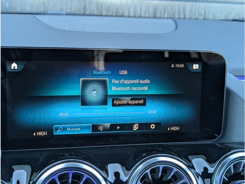 Image Mercedes-Benz GLA 250 e  AMG LINE TO SIEGES AVANTS ELECTRIQUES MEMOIRES CHAUFFANTS MULTIBEAM CAMERA DE RECUL ATTELAGE 