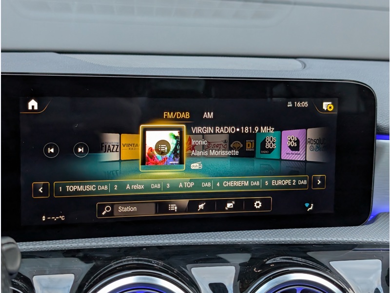 Image Mercedes-Benz CLASSE A 250 e Berline  AMG LINE TO SIEGES AVANTS ELECTRIQUES MEMOIRES CHAUFFANTS MULTIBEAM BURMEISTER CAMERA