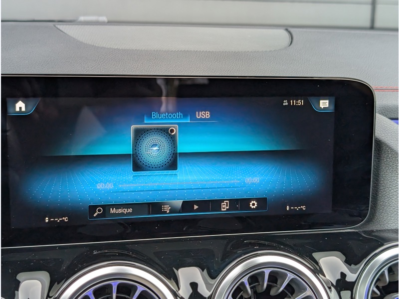 Image Mercedes-Benz EQA 250  AMG LINE TO SIEGES AVANTS CHAUFFANTS CAMERA DE RECUL SONORISATION ADVANCED PROJECTEURS LED ATTE