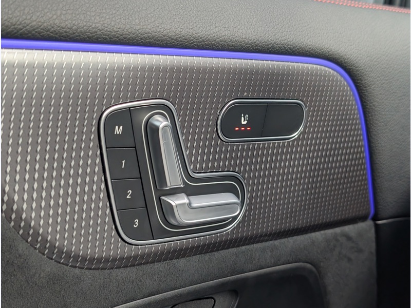 Image Mercedes-Benz EQA 350 4MATIC AMG LINE TO CAMERA 360° HUD SIEGES AVANT ELECTRIQUES MEMOIRES CHAUFFANTS SONORISATON ADVA