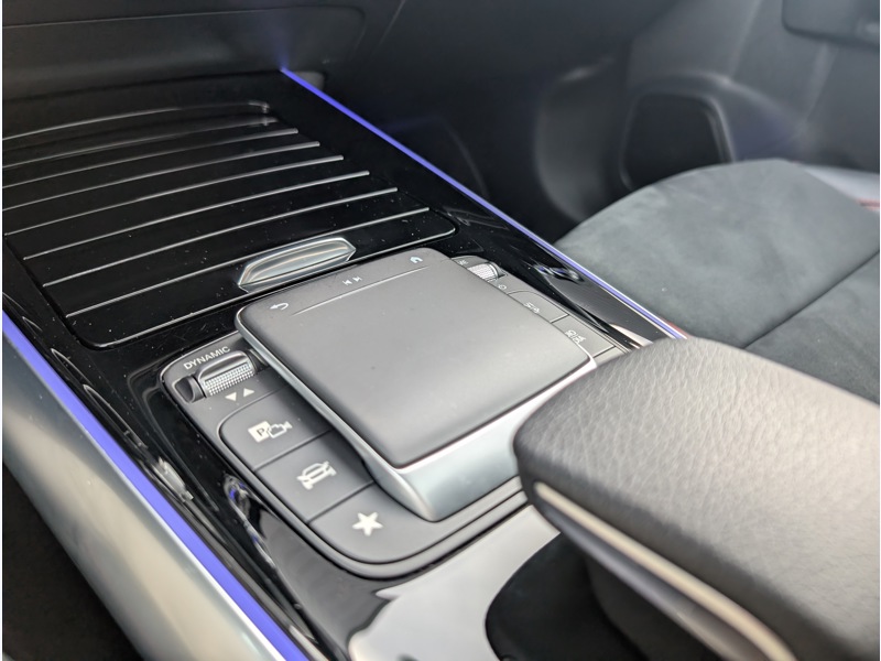 Image Mercedes-Benz EQA 350 4MATIC AMG LINE TO CAMERA 360° HUD SIEGES AVANT ELECTRIQUES MEMOIRES CHAUFFANTS SONORISATON ADVA