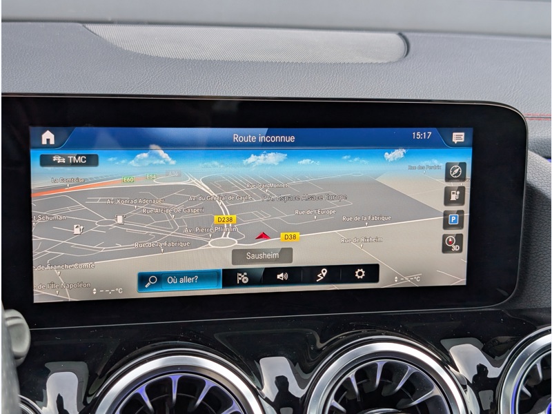 Image Mercedes-Benz EQA 350 4MATIC AMG LINE TO CAMERA 360° HUD SIEGES AVANT ELECTRIQUES MEMOIRES CHAUFFANTS SONORISATON ADVA