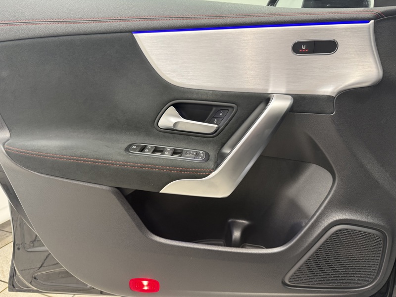 Image Mercedes-Benz CLA SHOOTING BRAKE 200 d AMG Line  Apple CarPlay Toit Ouvrant Full Led Pack Black Attelage