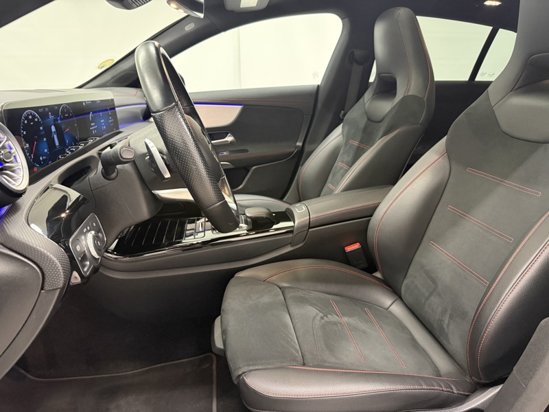 Image Mercedes-Benz CLA SHOOTING BRAKE 200 d AMG Line  Apple CarPlay Toit Ouvrant Full Led Pack Black Attelage