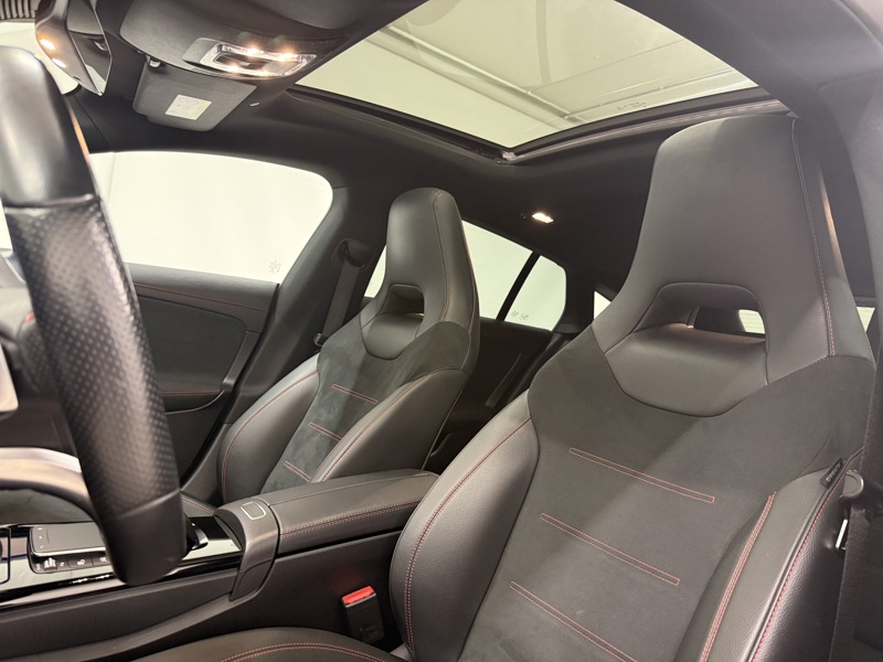 Image Mercedes-Benz CLA SHOOTING BRAKE 200 d AMG Line  Apple CarPlay Toit Ouvrant Full Led Pack Black Attelage