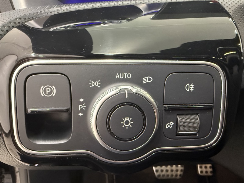 Image Mercedes-Benz CLA SHOOTING BRAKE 200 d AMG Line  Apple CarPlay Toit Ouvrant Full Led Pack Black Attelage