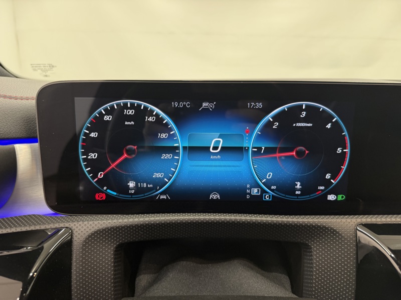 Image Mercedes-Benz CLA SHOOTING BRAKE 200 d AMG Line  Apple CarPlay Toit Ouvrant Full Led Pack Black Attelage