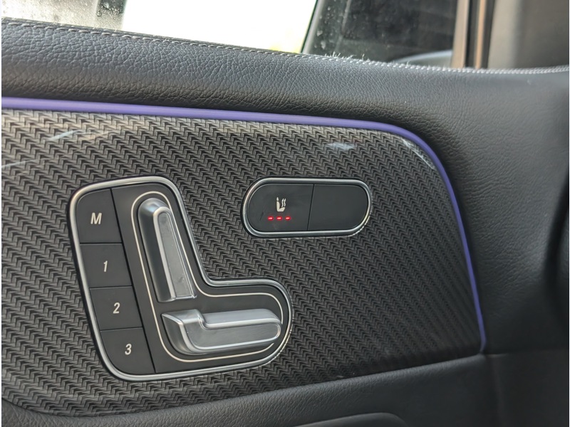 Image Mercedes-Benz GLB 200 d AMG Line ATTELAGE TO SIEGES ELECTRIQUES MEMOIRES CHAUFFANTS BURMESTER CAMERA 360 ATTELAGE INTE