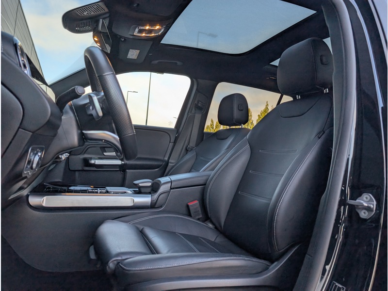 Image Mercedes-Benz GLB 200 d AMG Line ATTELAGE TO SIEGES ELECTRIQUES MEMOIRES CHAUFFANTS BURMESTER CAMERA 360 ATTELAGE INTE