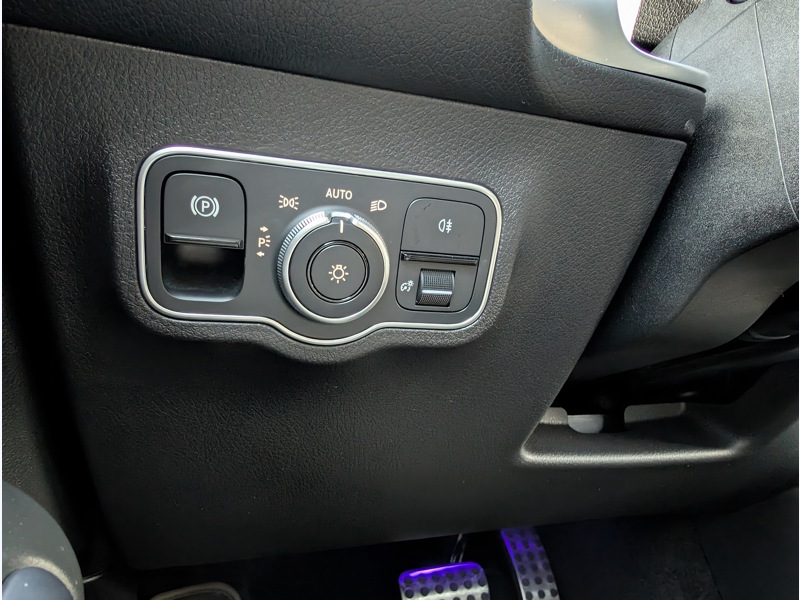 Image Mercedes-Benz GLB 200 d AMG Line ATTELAGE TO SIEGES ELECTRIQUES MEMOIRES CHAUFFANTS BURMESTER CAMERA 360 ATTELAGE INTE