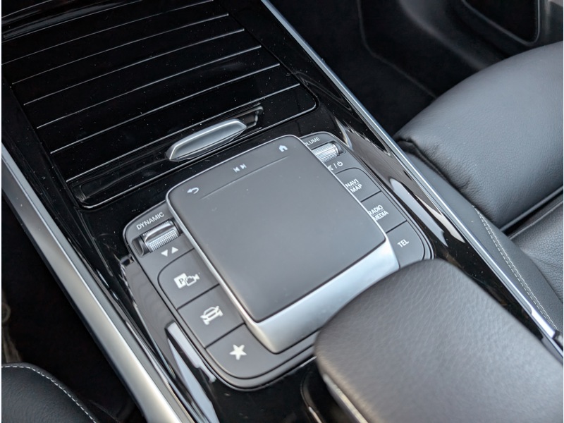 Image Mercedes-Benz GLB 200 d AMG Line ATTELAGE TO SIEGES ELECTRIQUES MEMOIRES CHAUFFANTS BURMESTER CAMERA 360 ATTELAGE INTE