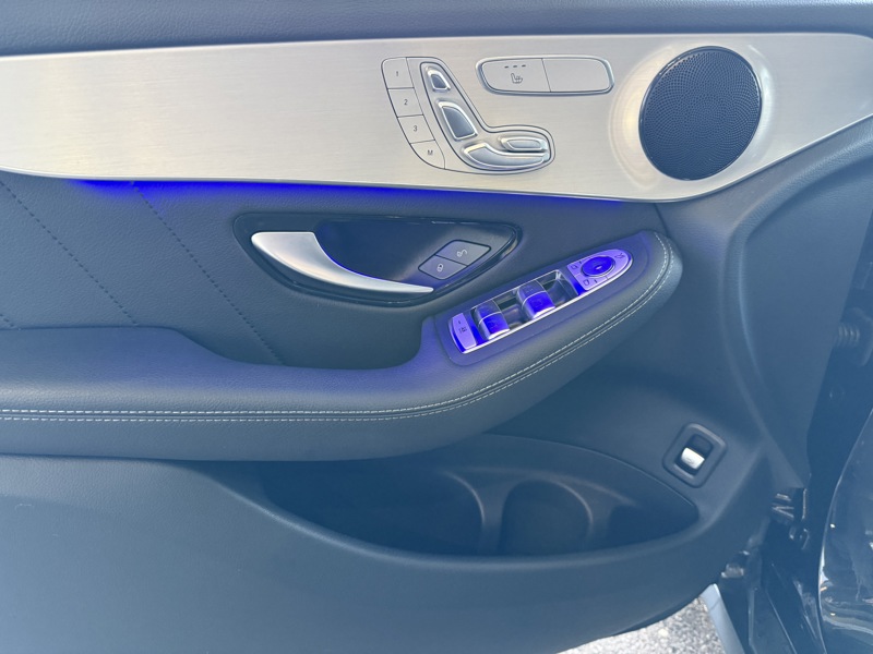 Image Mercedes-Benz GLC SUV 220 d 4MATIC SUV AMG Line  Toit Ouvrant Full Led Apple CarPlay Pack Black