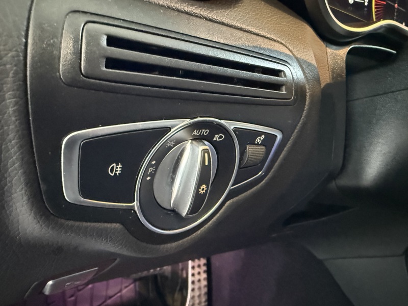 Image Mercedes-Benz GLC SUV 220 d 4MATIC SUV AMG Line  Toit Ouvrant Full Led Apple CarPlay Pack Black