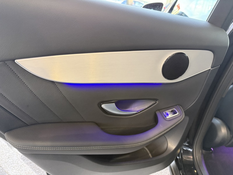 Image Mercedes-Benz GLC SUV 220 d 4MATIC SUV AMG Line  Toit Ouvrant Full Led Apple CarPlay Pack Black