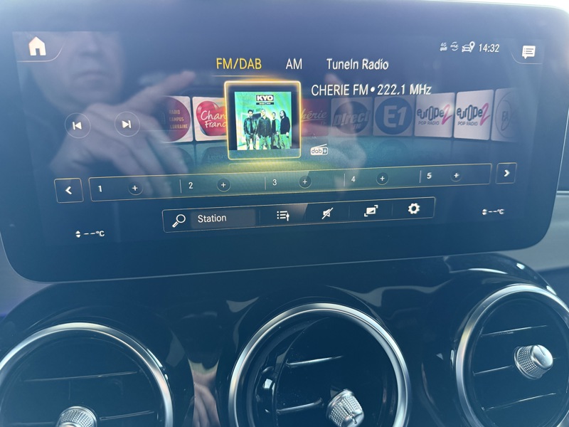 Image Mercedes-Benz GLC SUV 220 d 4MATIC SUV AMG Line  Toit Ouvrant Full Led Apple CarPlay Pack Black