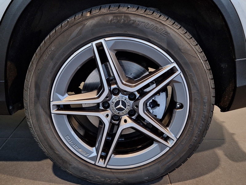 Image Mercedes-Benz GLC SUV GLC 300e 4MATIC SUV AMG Line  