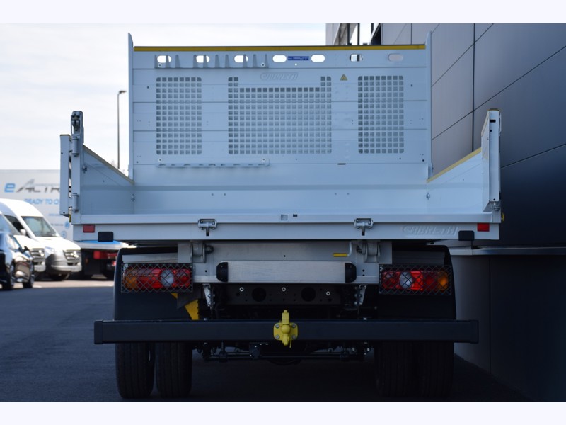 Mitsubishi FUSO CANTER NEUF 3C15M28 Benne  + Coffre /  145ch - BVA  - 42 300€ HT