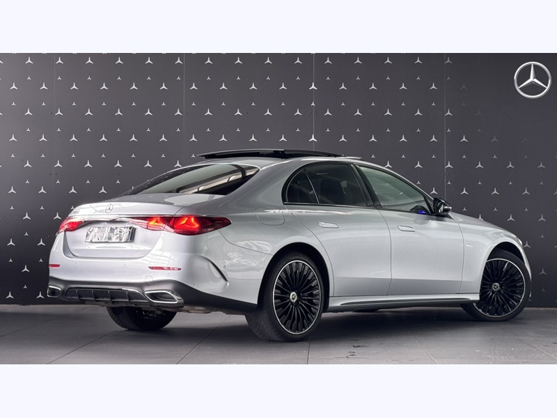 Image Mercedes-Benz CLASSE E 300 e Hybrid EQ AMG Line Berline Digital light TO GPS Carplay Caméra 360 HUD Burmester Sièges cuir é