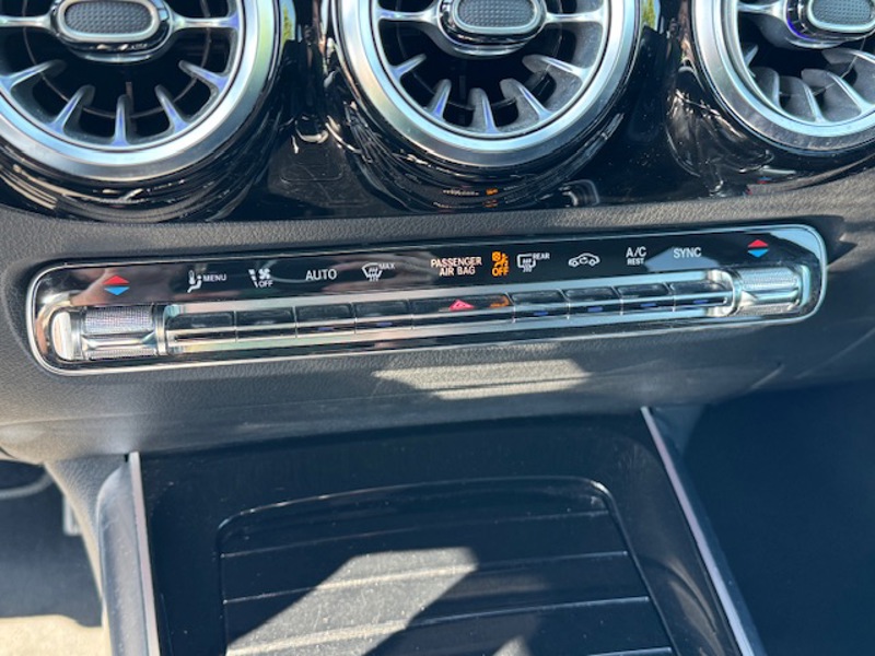 Image Mercedes-Benz GLA 200 d  Business Line Pack Progressive 2.0 150 8G-DCT Angle mort Cam recul Sièges av chauffants Détec