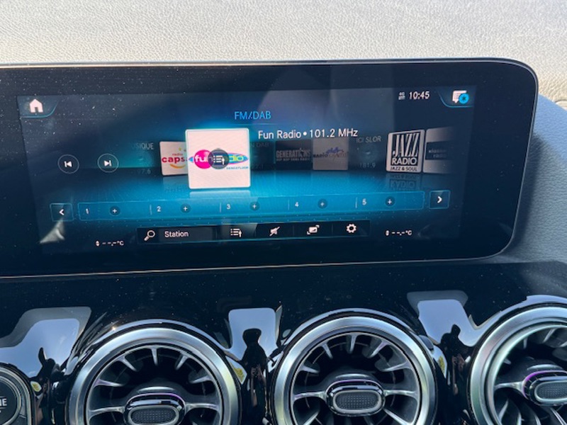 Image Mercedes-Benz GLA 200 d  Business Line Pack Progressive 2.0 150 8G-DCT Angle mort Cam recul Sièges av chauffants Détec