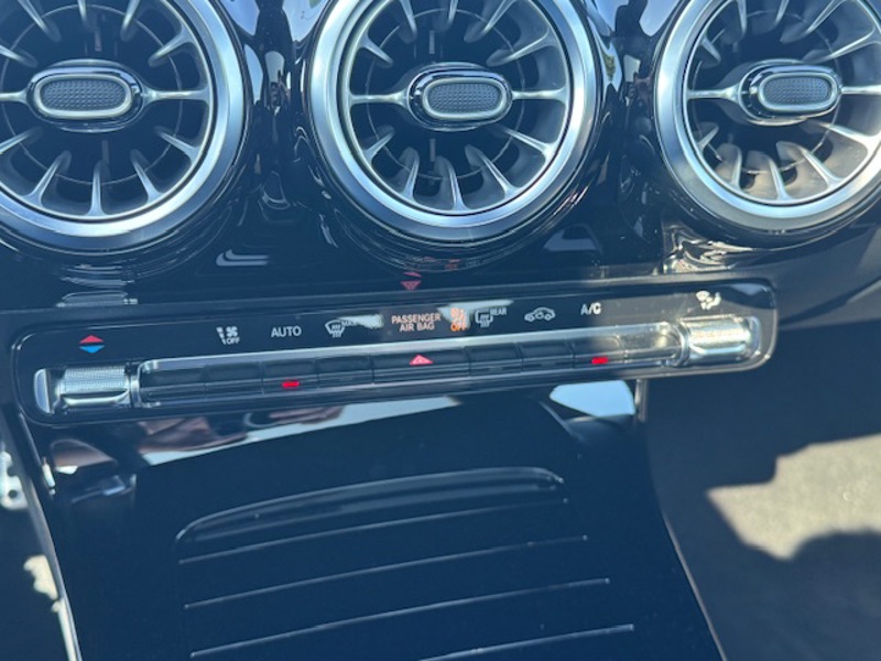 Image Mercedes-Benz CLA COUPÉ 200 d AMG Line 2.0 150 8G-DCT Toit ouvrant Distronic Carplay Angle mort Pack hiver Cam 360 Handsfree