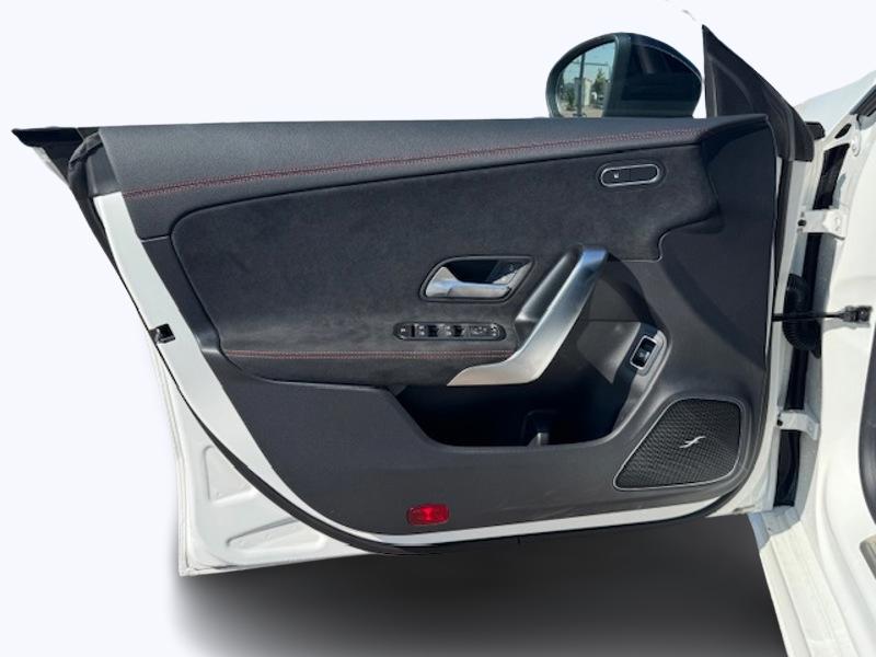 Image Mercedes-Benz CLA COUPÉ 200 d AMG Line 2.0 150 8G-DCT Toit ouvrant Distronic Carplay Angle mort Pack hiver Cam 360 Handsfree